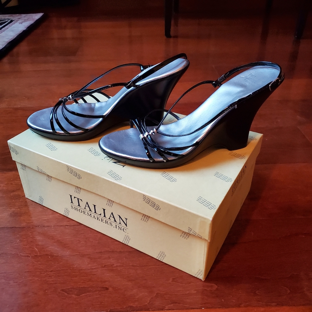 NWOT 7.5 Black Strappy Wedge Sandal
